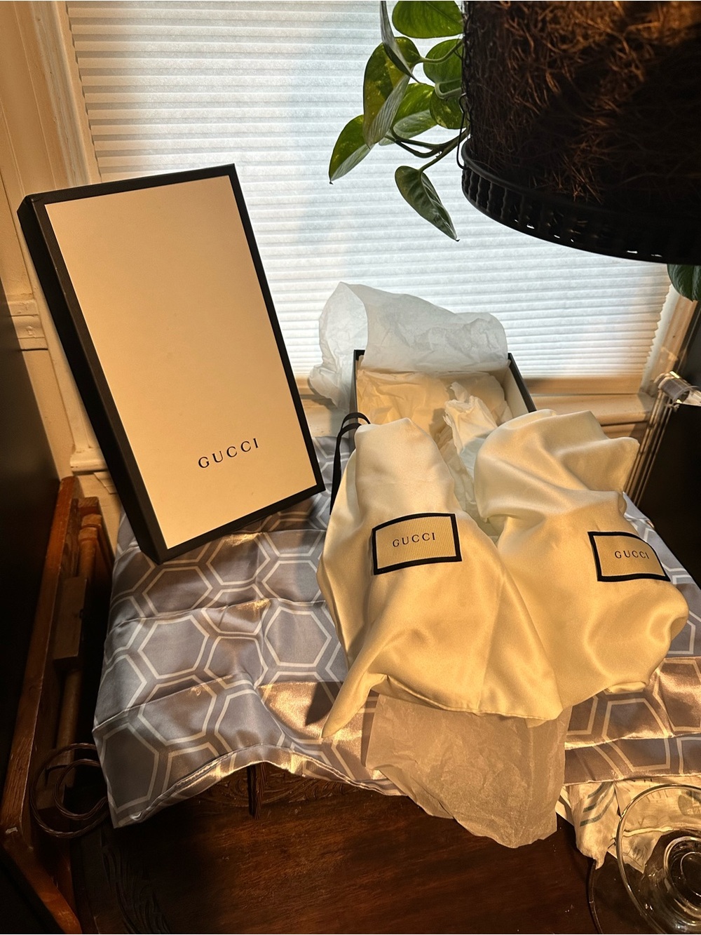 Authentic Gucci White GG Embossed Slide Sandals - Picture 12 of 15